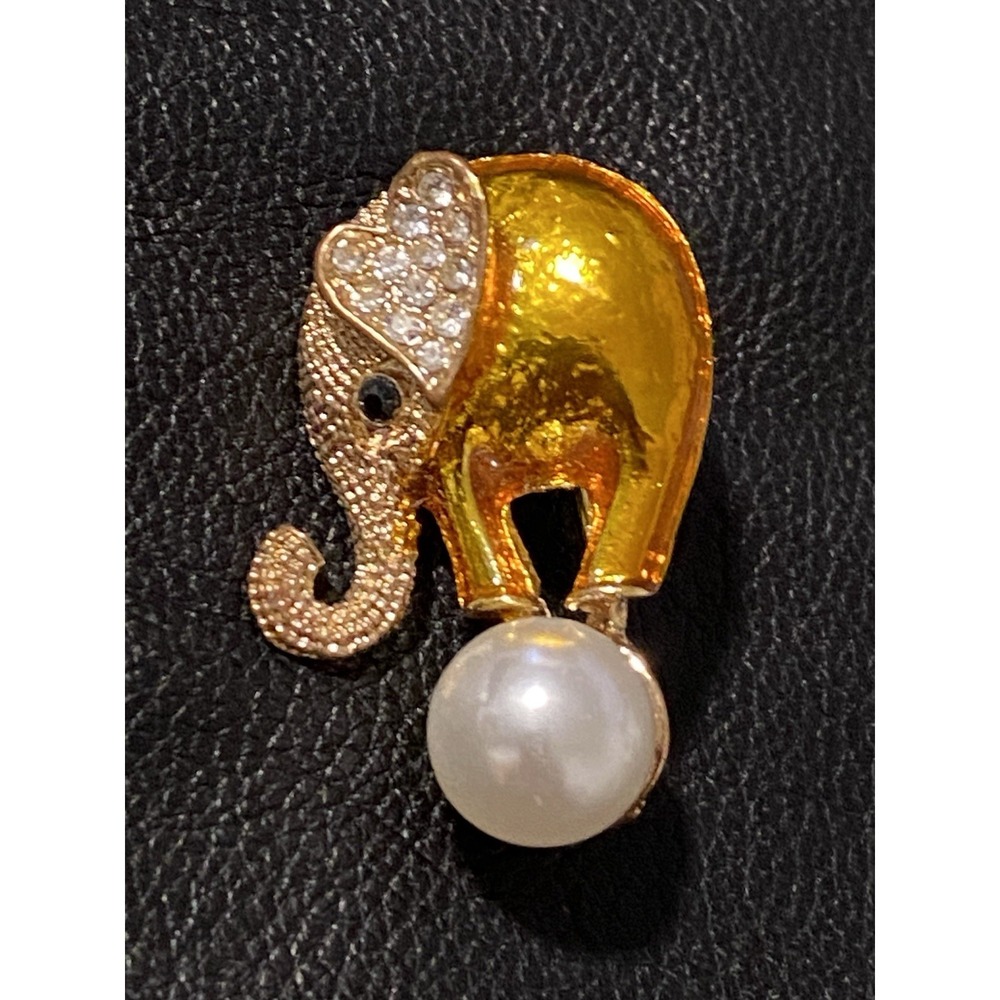 Adorable Elephant Faux Pearl Ear Heart Shape Full Of Clear Rhinestones Brooch